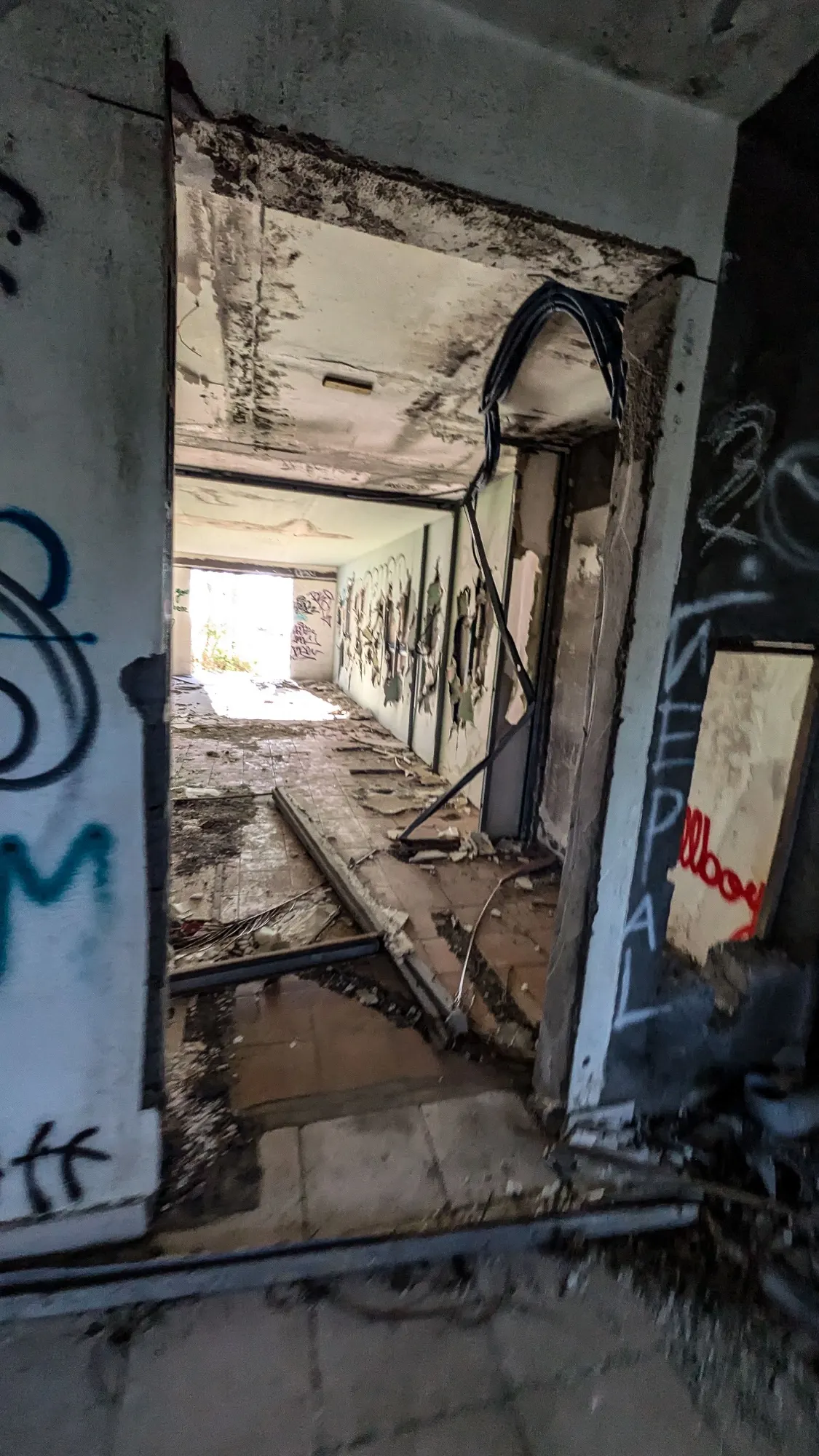 Graffitis dans un hôtel abandonné à La Réunion, photo 18