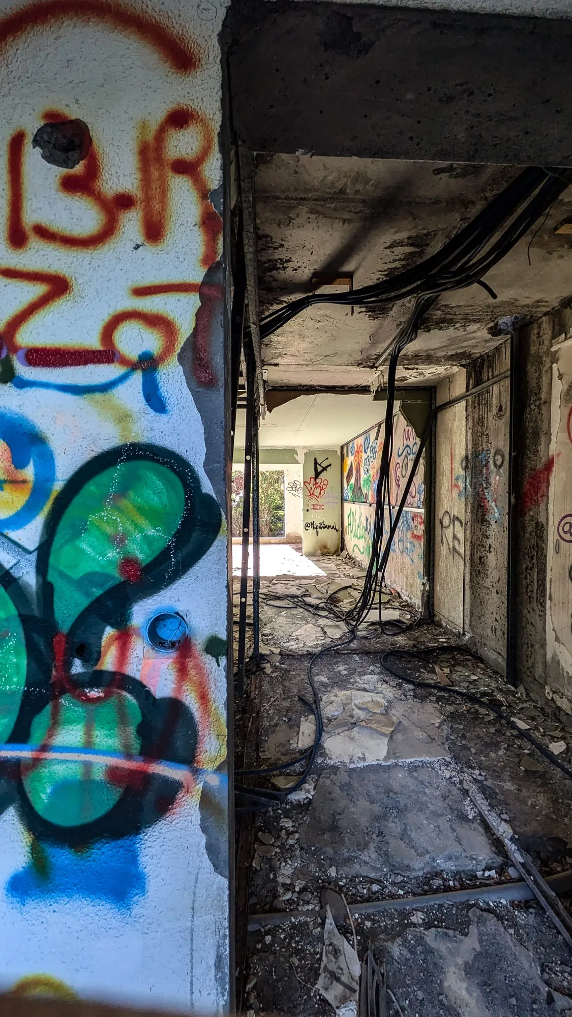 Graffitis dans un hôtel abandonné à La Réunion, photo 6