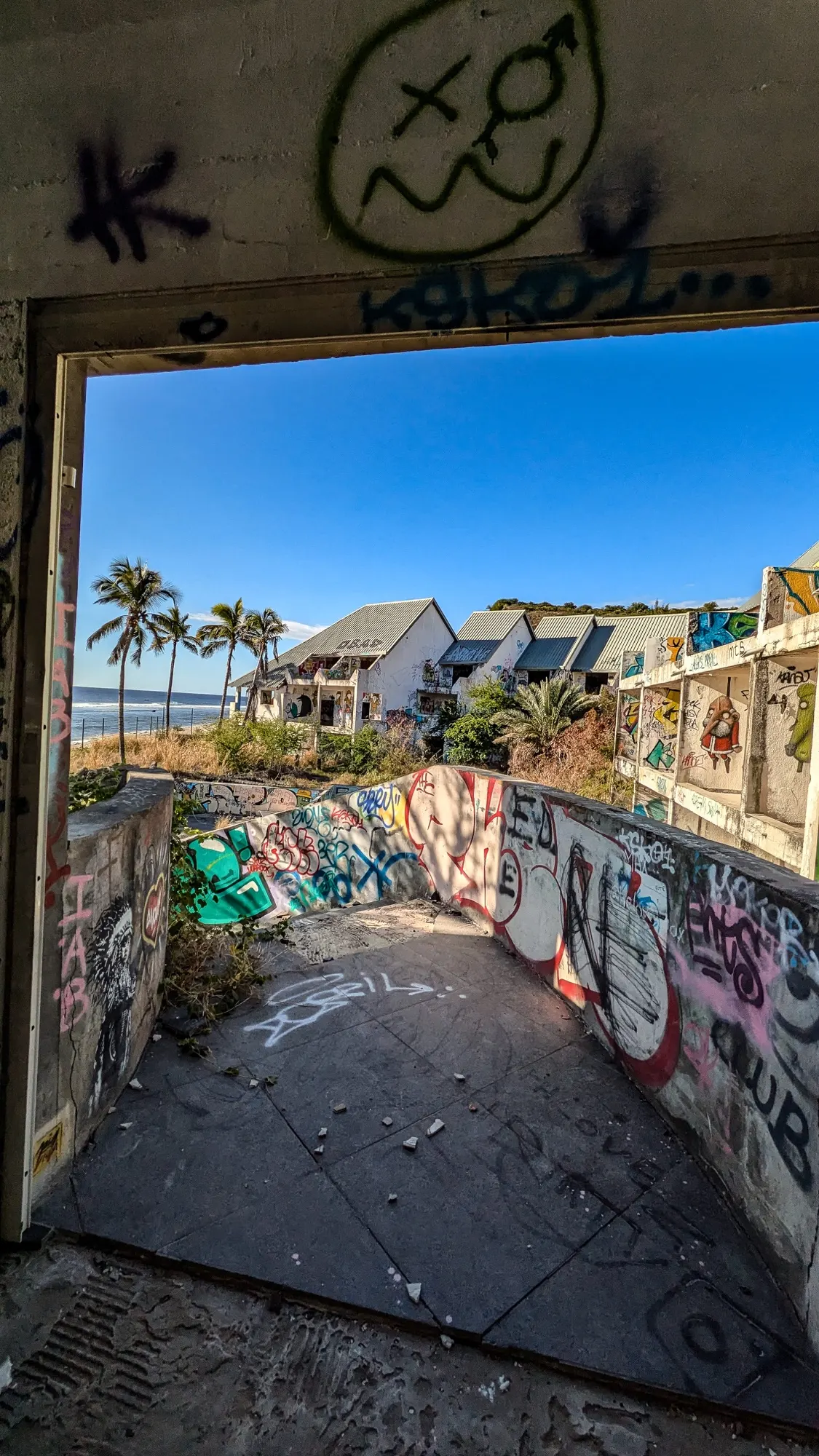 Graffitis dans un hôtel abandonné à La Réunion, photo 9